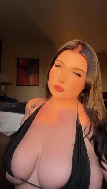 Snow, 23  female escort, Bakersfield