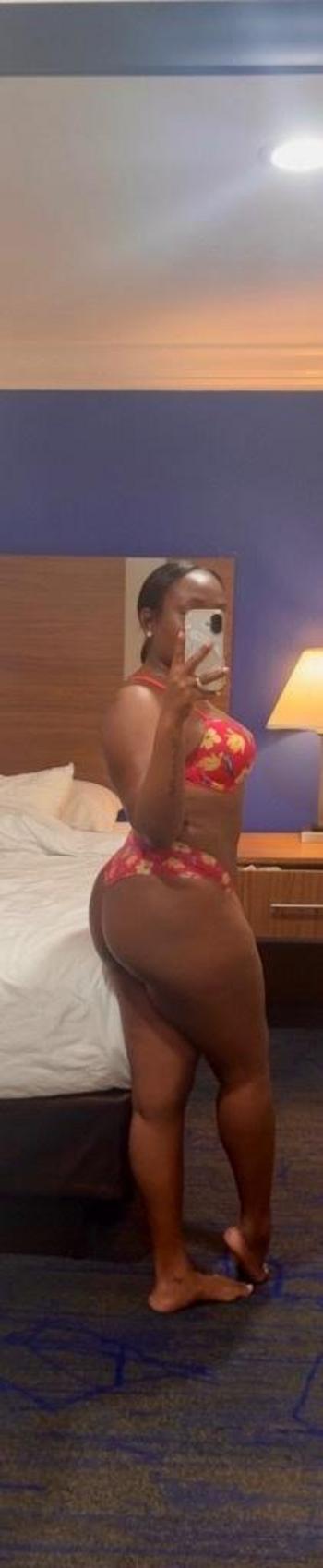 Torii, 26  female escort, Bakersfield