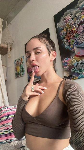 952-666-3988, 29  female escort, Bakersfield
